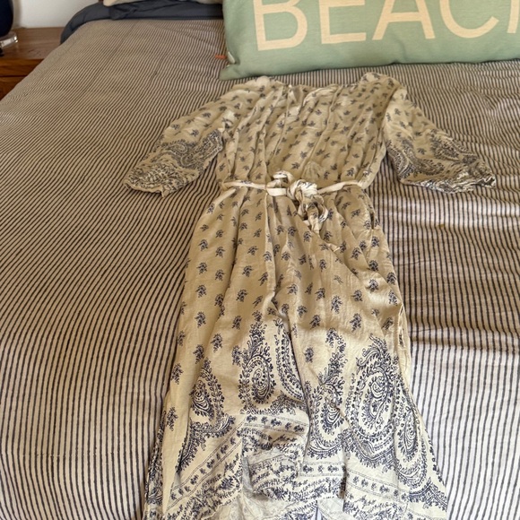 Elegant Cream and Blue Long Sleeve Dress - Picture 3 of 4